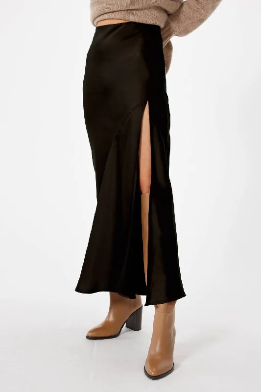 Comfortable Women's Attire Manhattan Skirt In Black