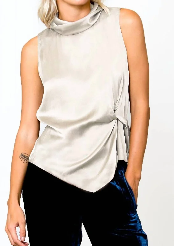 Must-Have Style Discounts Go Twist Top In White