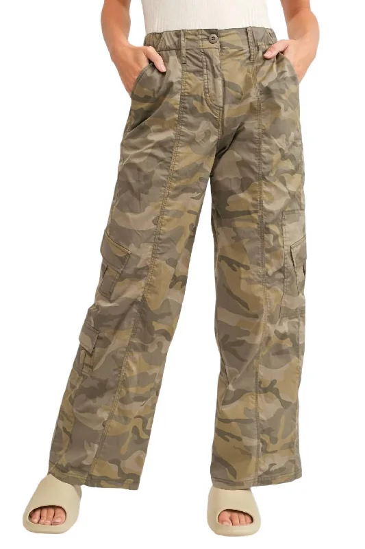 Women's Holiday Clothes Cargo Pants In Camo